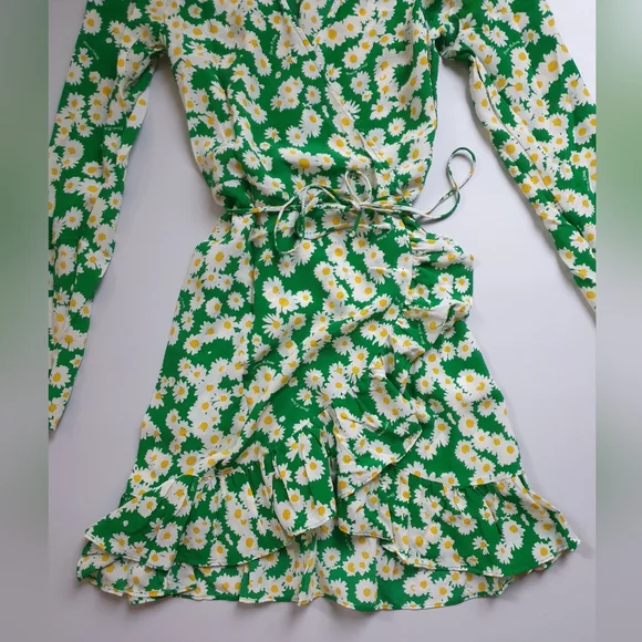 From Future 100% Silk Floral Daisy Green Wrap Dress - Picture 5 of 7